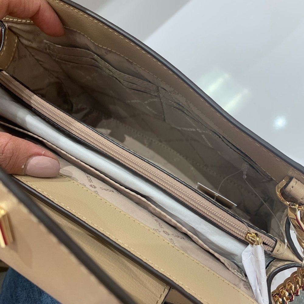 New MK large clutch & crossbody ♥️ Todd - Picture 5 of 7